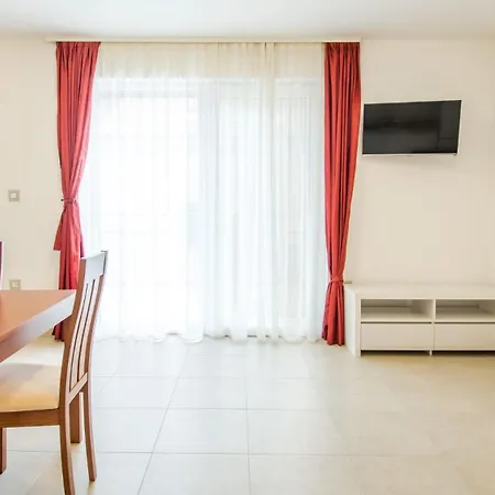 Bijaka Villas&apartments * 米欧纳