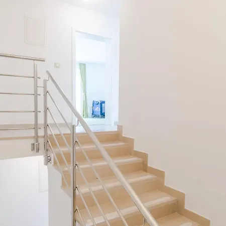 Bijaka Villas&apartments * 米欧纳
