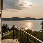 Bijaka Villas&apartments * Милна