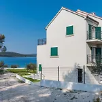 Bijaka Villas&apartments * Милна